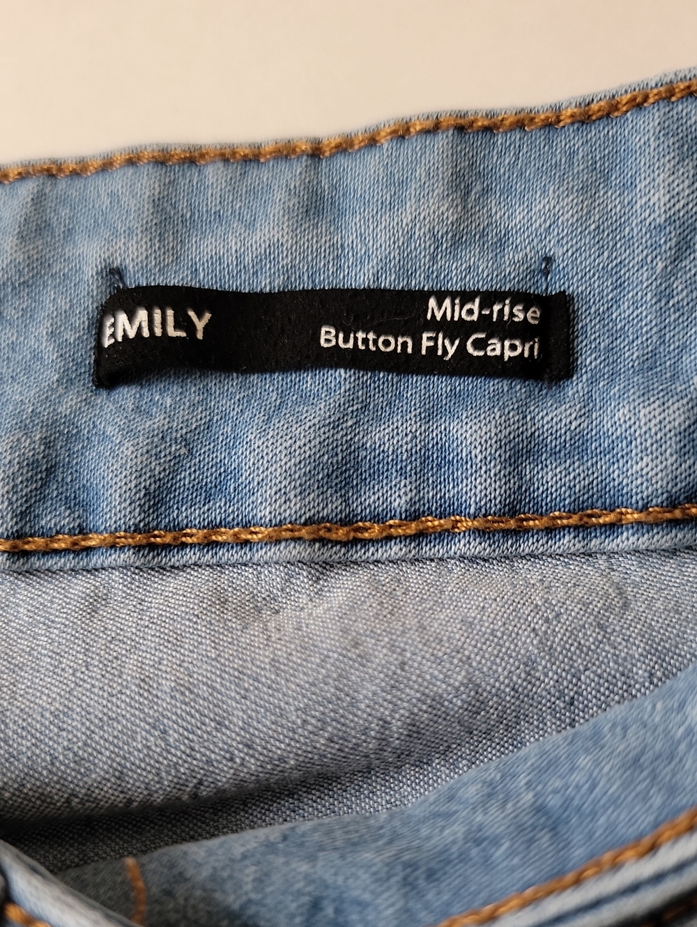 Tahari Girls Button‑Fly Capris · Medium Wash Denim · Size 8 Emily Style - Picture 3 of 15